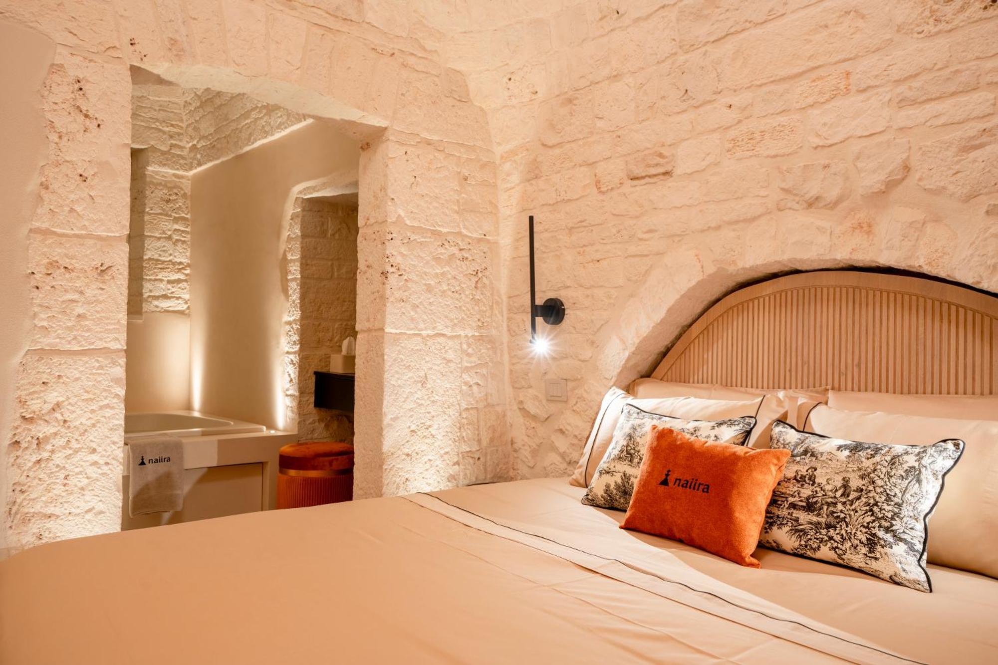 Naiira Luxury Trullo - Jacuzzi And Patio Apartman Alberobello Kültér fotó