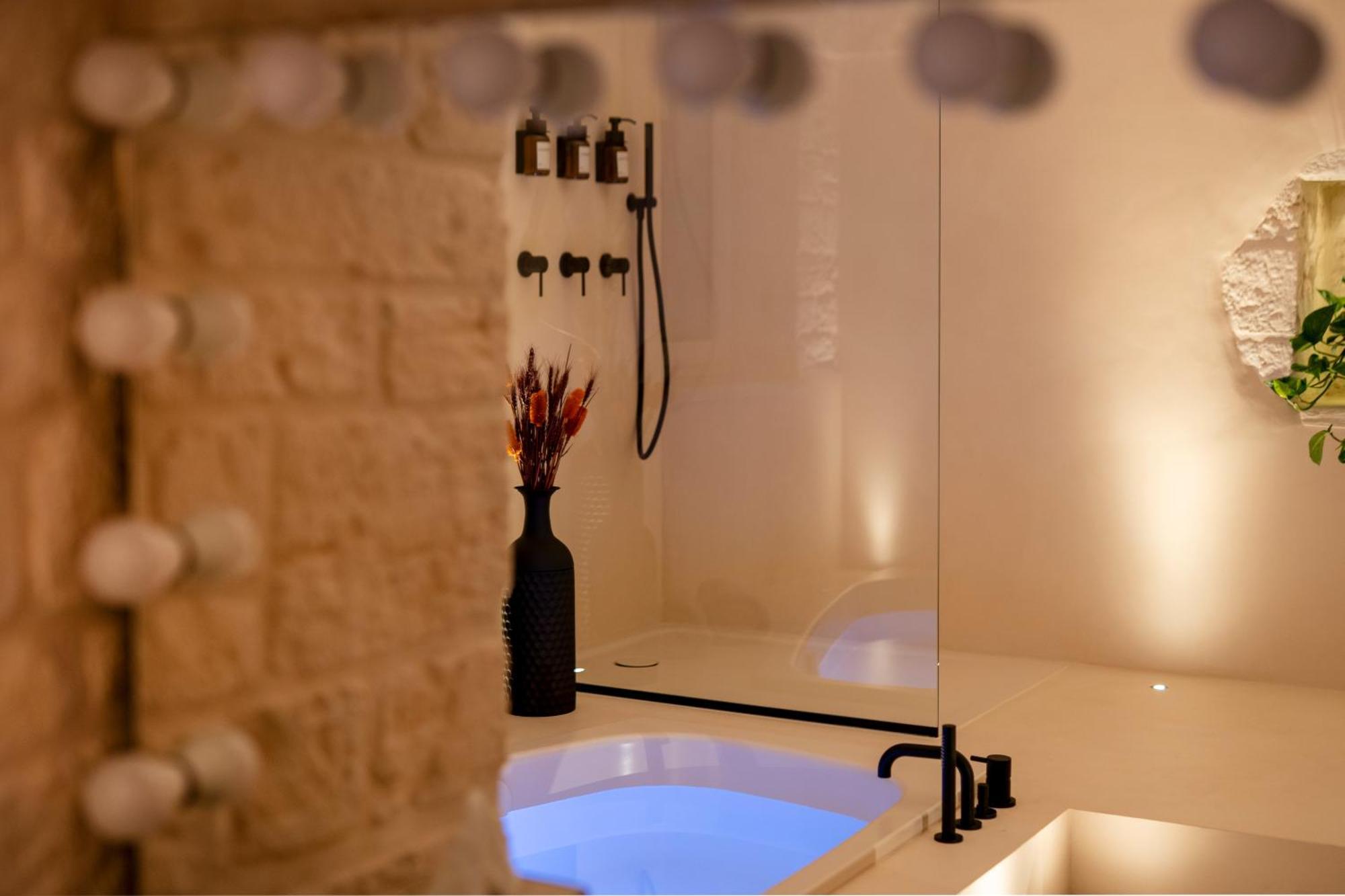 Naiira Luxury Trullo - Jacuzzi And Patio Apartman Alberobello Kültér fotó