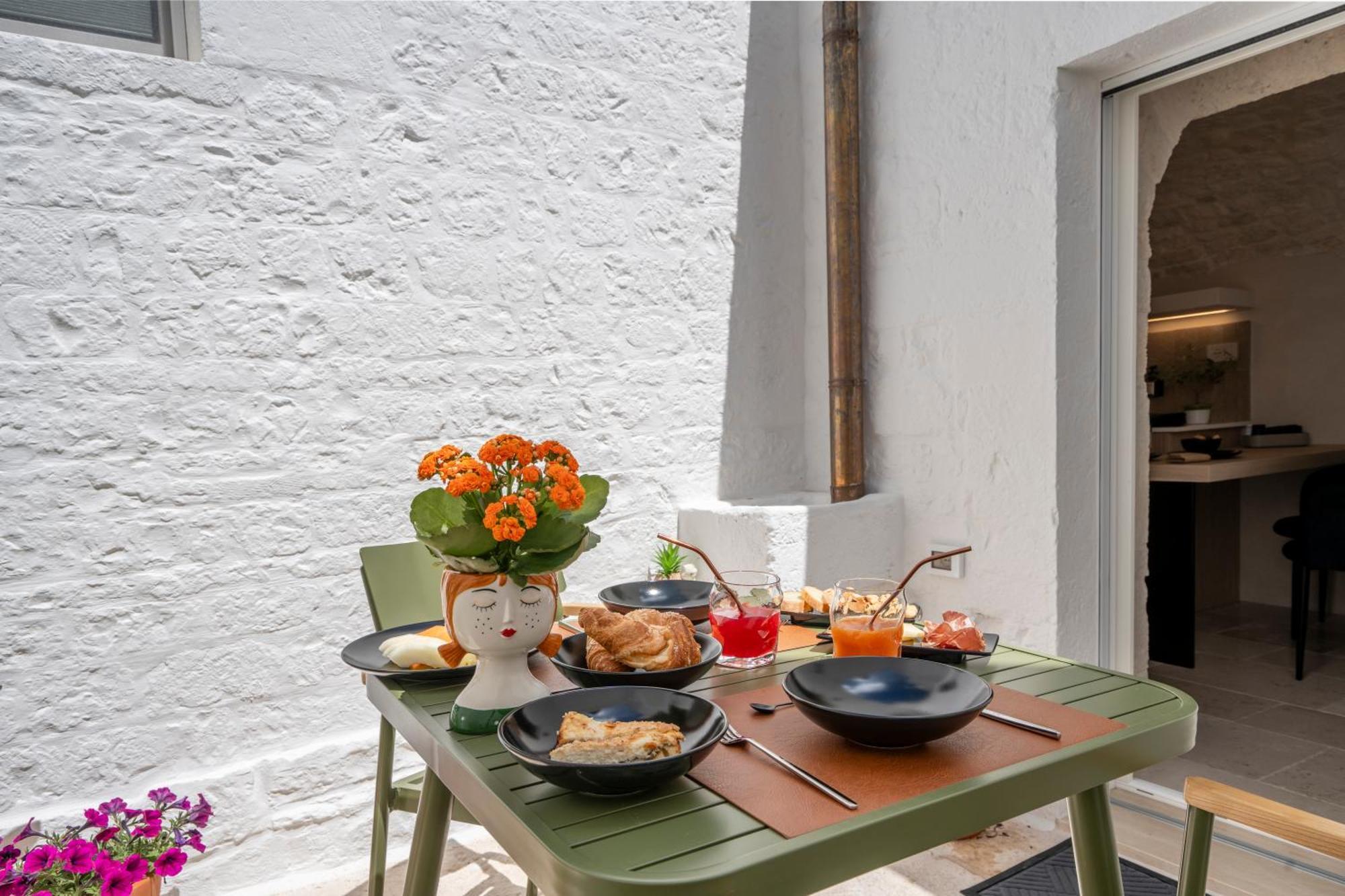 Naiira Luxury Trullo - Jacuzzi And Patio Apartman Alberobello Kültér fotó